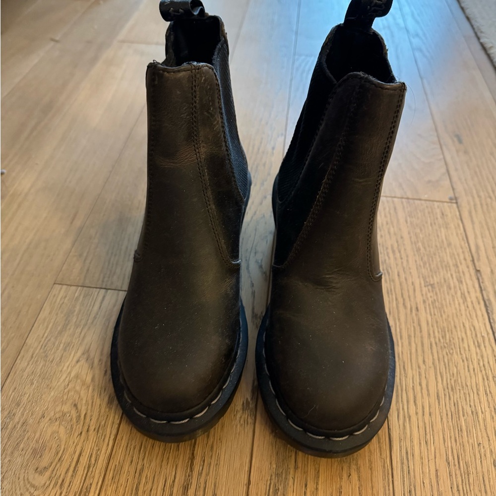 Dr martens cadence heeled brown Chelsea boots - us 5